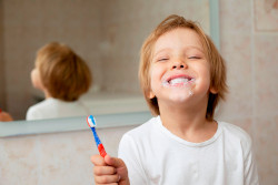 enfants-controle-hygiene-dentaire-et-anomalies-orthodontiques-dentiste-paris